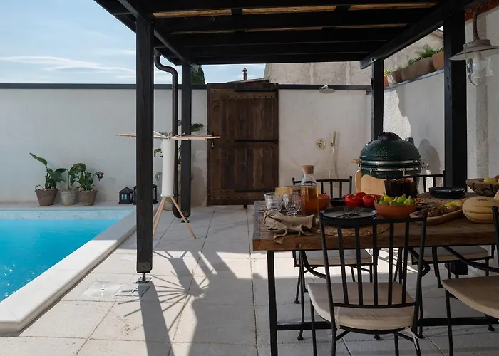 Blacksmith\'S House - Rental House With Heated Pool