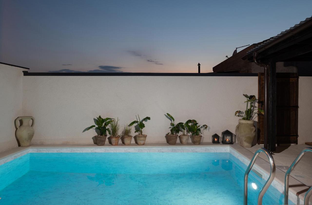 Blacksmith's House - House With Heated Pool Semesterbostad *