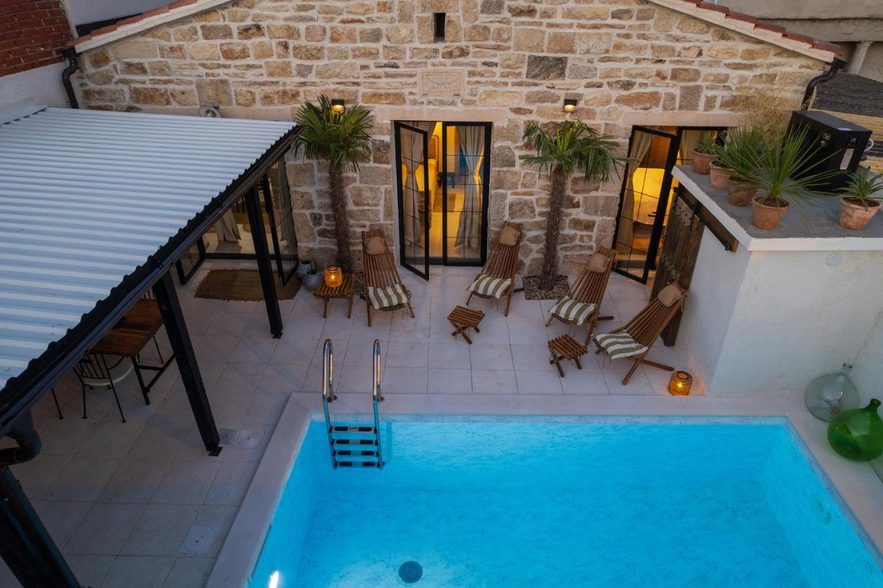 Blacksmith's House - House With Heated Pool