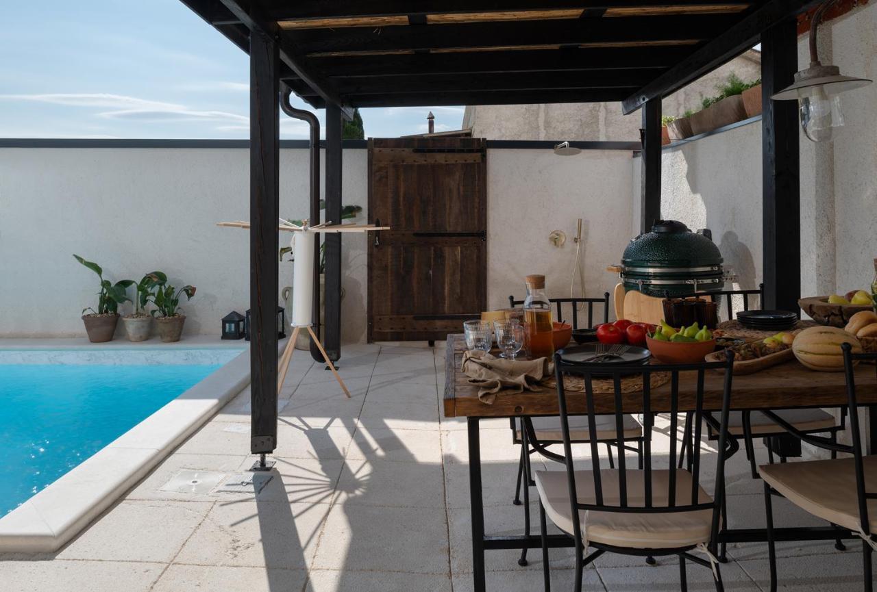 Semesterbostad Blacksmith's House - House With Heated Pool